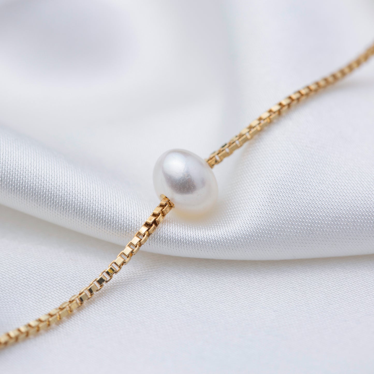 Round Cut Pearl Design Box Bracelet